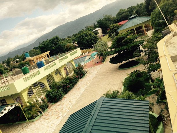 Imagen de los interiores del Hotel La Cayenna H&ocirc;tel et Restaurant. Foto 17