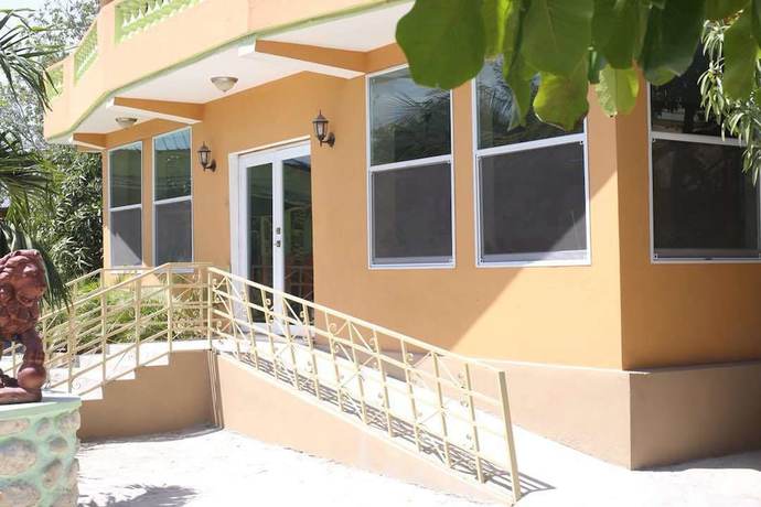 Imagen de los interiores del Hotel La Cayenna H&ocirc;tel et Restaurant. Foto 18