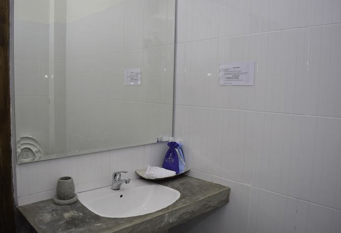 Imagen de la habitación del Hotel La Cecile and Cafe Komodo. Foto 10