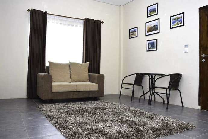 Imagen de la habitación del Hotel La Cecile and Cafe Komodo. Foto 17