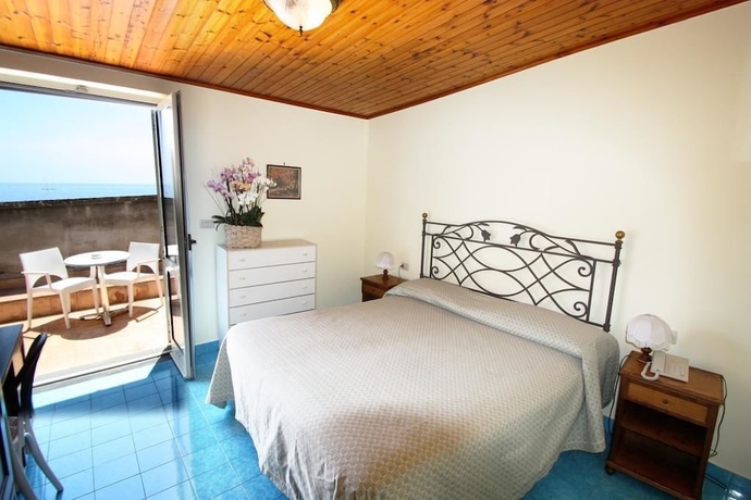 Imagen de la habitación del Hotel La Certosa. Foto 7