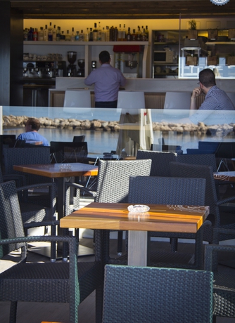 Imagen del bar/restaurante del Hotel La Chancla. Foto 3