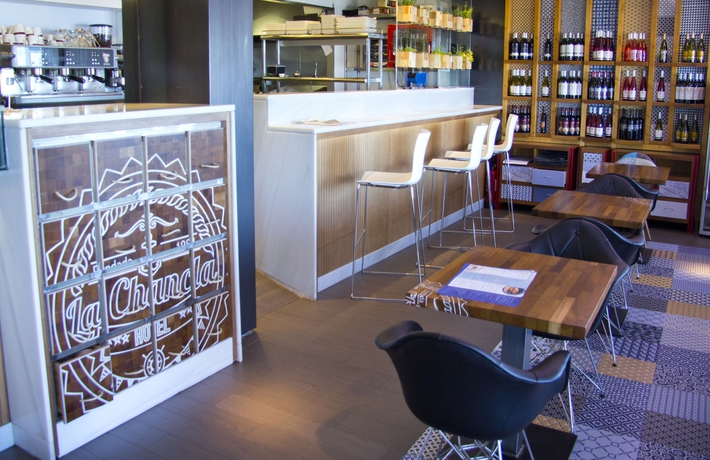 Imagen del bar/restaurante del Hotel La Chancla. Foto 4