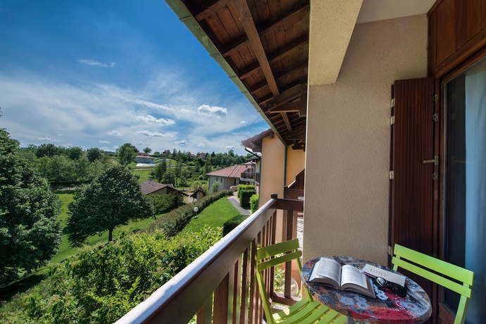 Imagen de la habitación del Hotel La Chataigneraie. Foto 12