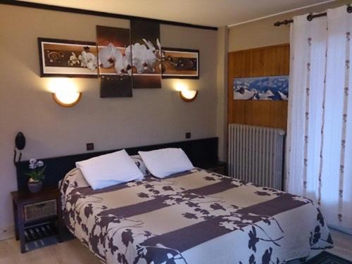 Imagen general del Hotel La Chaumi&egrave;re Garage Moto gratuit &Agrave; 150 m de la gare SNCF et TMB. Foto 4