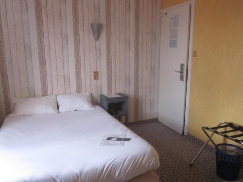 Imagen de la habitación del Hotel La Chaumiere, La Borderie. Foto 6