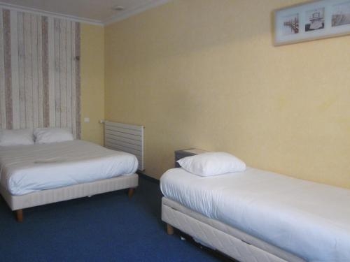 Imagen de la habitación del Hotel La Chaumiere, La Borderie. Foto 7