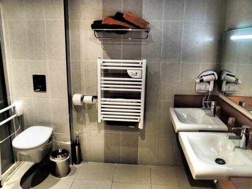 Imagen de la habitación del Hotel La Chaumiere, Quillan. Foto 14