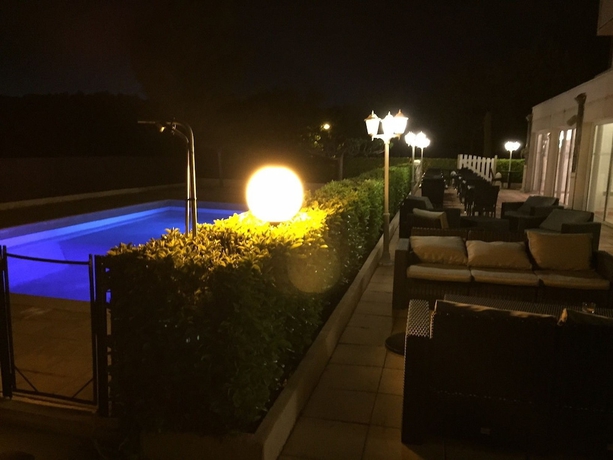 Imagen de la piscina del Hotel La Ch&ecirc;neraie. Foto 18