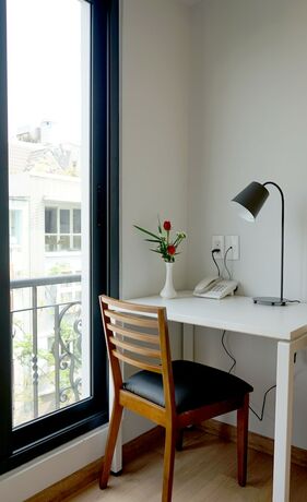 Imagen de la habitación del Hotel La Cigale Residence. Foto 17