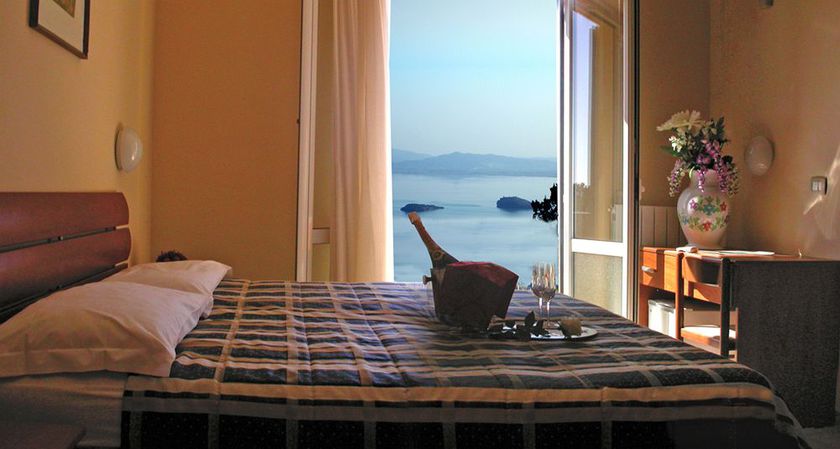 Imagen de la habitación del Hotel La Cima Trasimena. Foto 4