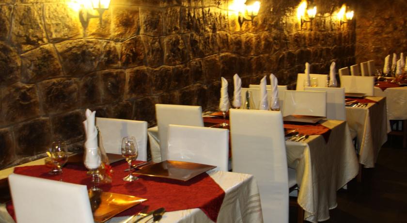 Imagen del bar/restaurante del Hotel La Circasiana. Foto 2