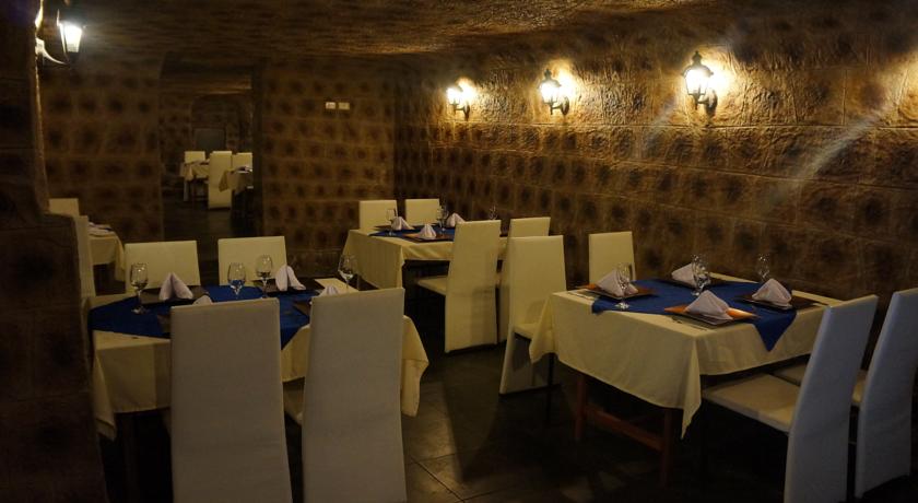 Imagen del bar/restaurante del Hotel La Circasiana. Foto 3