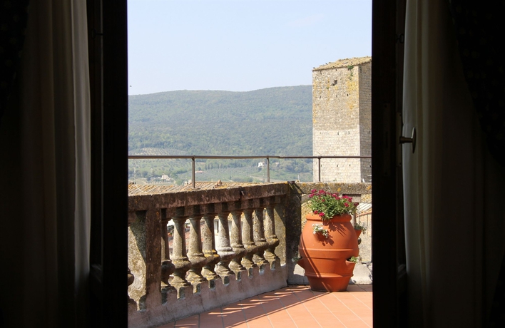 Imagen de los exteriores del Hotel La Cisterna. Foto 12