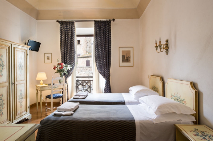 Imagen de la habitación del Hotel La Cisterna. Foto 11