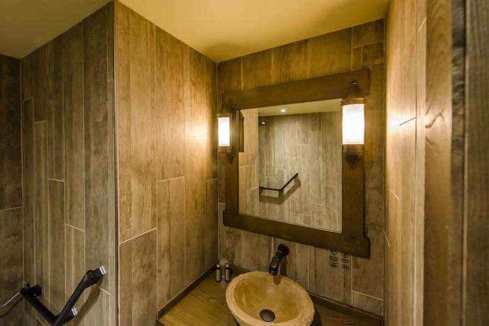 Imagen de la habitación del Hotel La Cite Suspendue. Foto 5