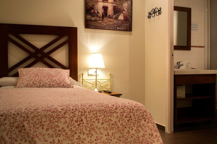 Imagen de la habitación del Hotel La Ciudadela. Foto 10