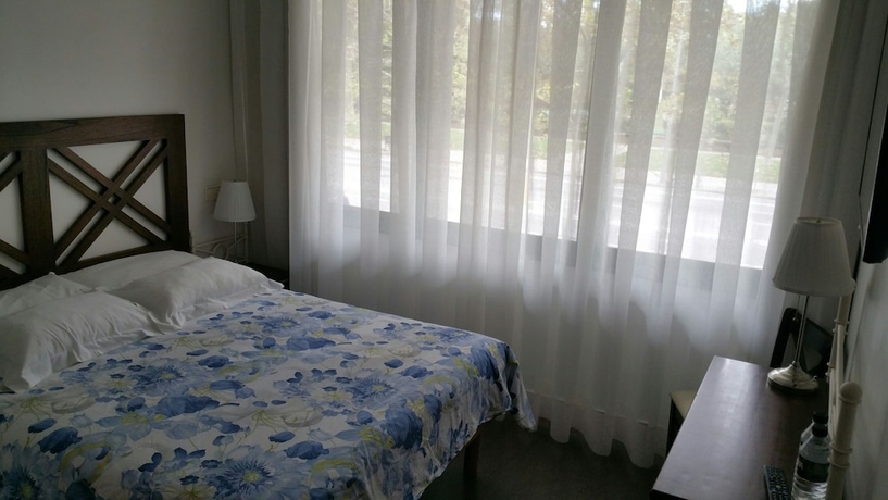 Imagen de la habitación del Hotel La Ciudadela. Foto 11