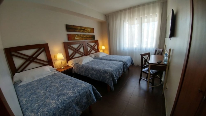 Imagen de la habitación del Hotel La Ciudadela. Foto 14