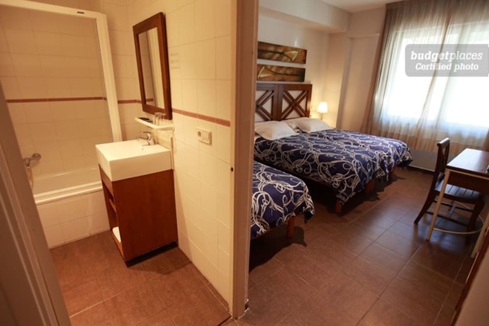 Imagen de la habitación del Hotel La Ciudadela. Foto 15