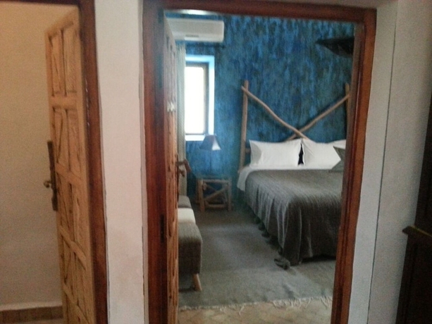 Imagen de la habitación del Hotel La Cl&eacute; Des Huiles. Foto 7