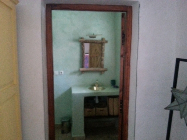 Imagen de la habitación del Hotel La Cl&eacute; Des Huiles. Foto 14