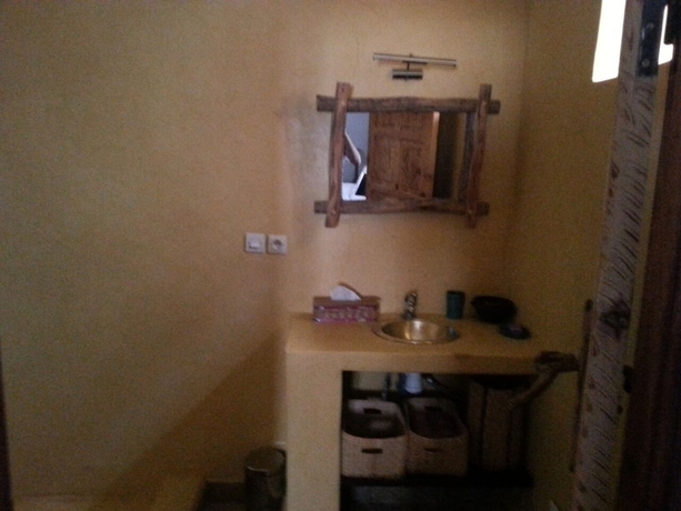 Imagen de la habitación del Hotel La Cl&eacute; Des Huiles. Foto 15