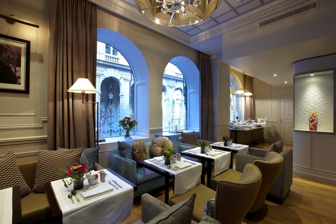 Imagen del bar/restaurante del Hotel La Clef Louvre Paris By The Crest Collection. Foto 7