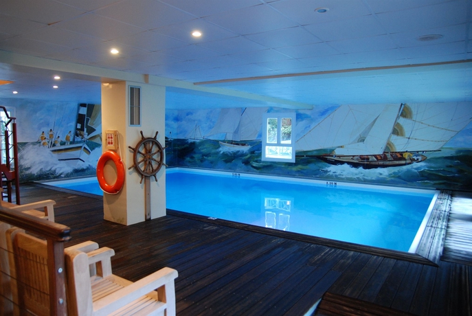 Imagen de la piscina del Hotel La Closerie Deauville. Foto 16