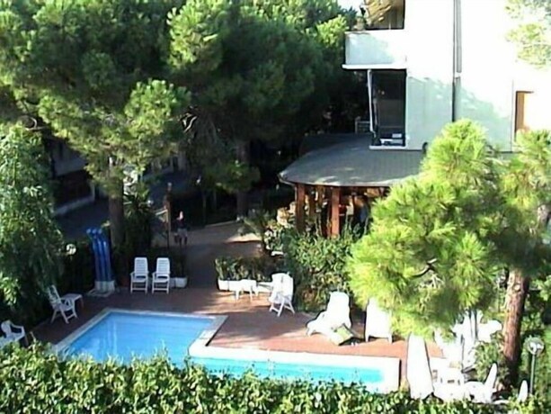 Imagen de la piscina del Hotel La Coccinella. Foto 33