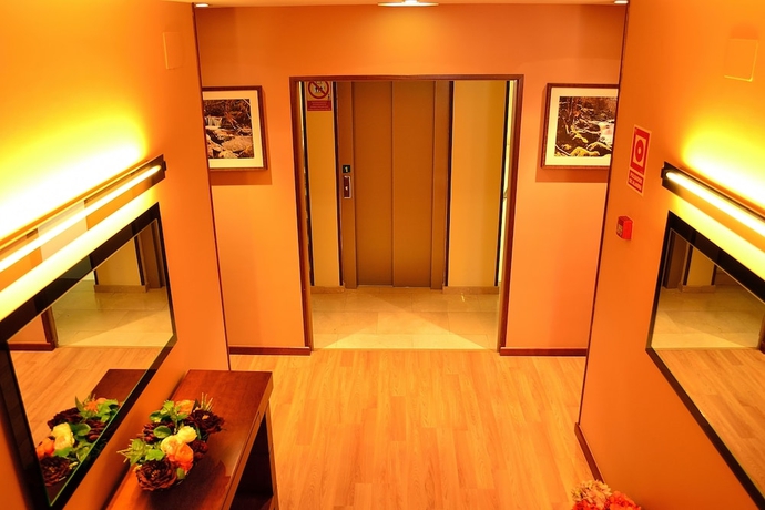 Imagen de los interiores del Hotel La Colina, Gijón. Foto 19