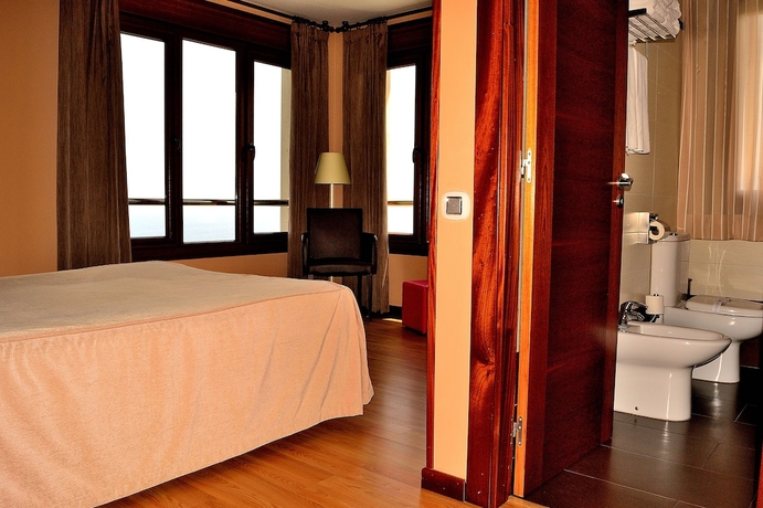 Imagen de la habitación del Hotel La Colina, Gijón. Foto 7