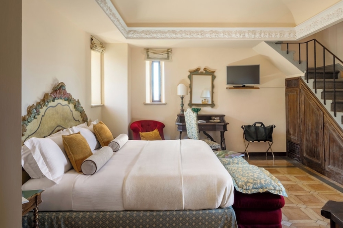 Imagen de la habitación del Hotel La Collegiata, San Gimignano. Foto 4