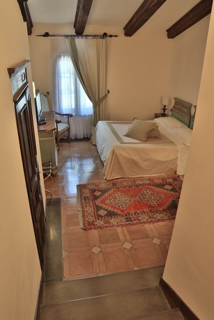 Imagen de la habitación del Hotel La Collegiata, San Gimignano. Foto 12