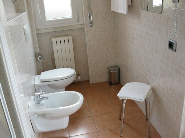 Imagen general del Hotel La Collina, Casnate Con Bernate. Foto 6