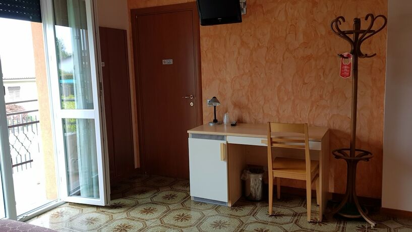 Imagen de la habitación del Hotel La Collina, Casnate Con Bernate. Foto 15
