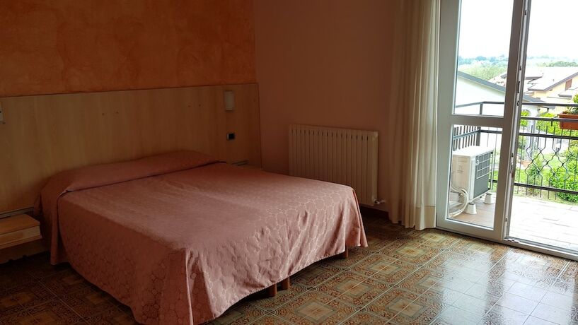 Imagen general del Hotel La Collina, Casnate Con Bernate. Foto 8