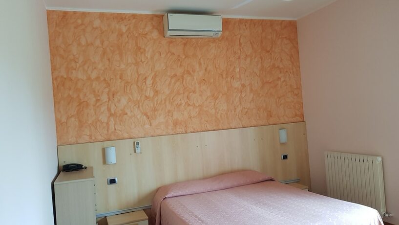 Imagen de la habitación del Hotel La Collina, Casnate Con Bernate. Foto 19