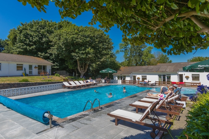 Imagen de la piscina del Hotel La Collinette. Foto 19