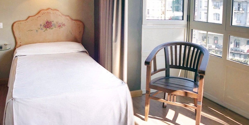 Imagen de la habitación del Hotel La Colmena. Foto 6