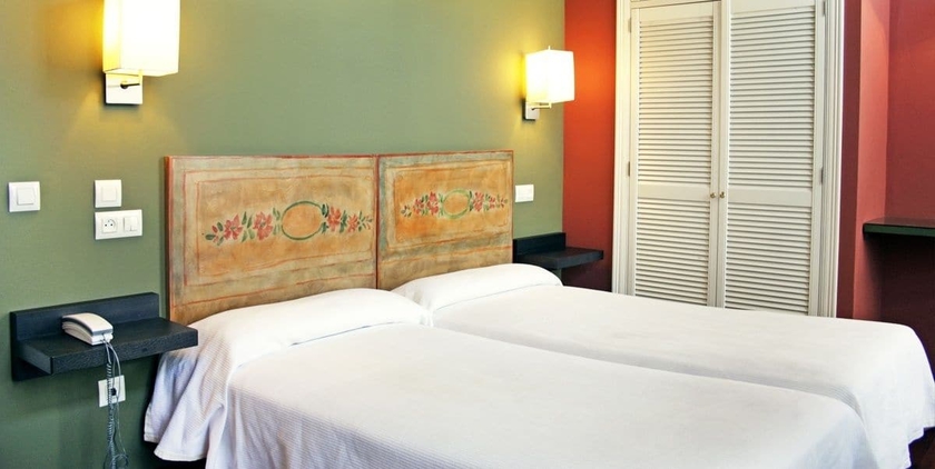 Imagen de la habitación del Hotel La Colmena. Foto 8