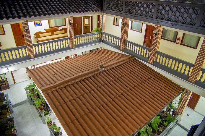 Imagen de los interiores del Hotel La Colmena, Santiago. Foto 13
