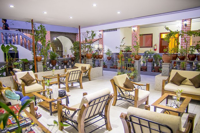 Imagen de los interiores del Hotel La Colmena, Santiago. Foto 14