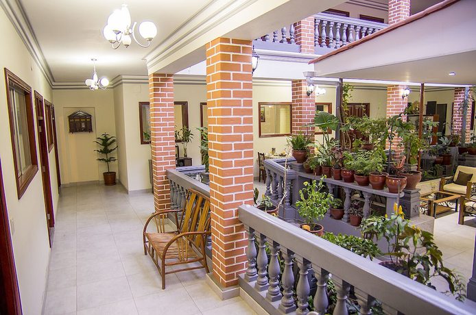 Imagen de los interiores del Hotel La Colmena, Santiago. Foto 17