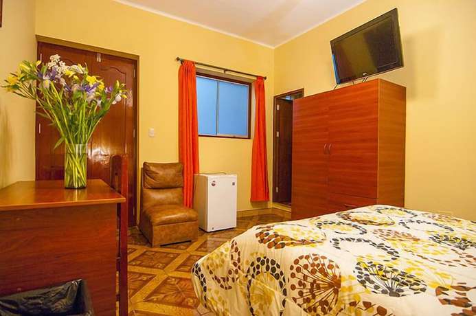 Imagen de la habitación del Hotel La Colmena, Santiago. Foto 10