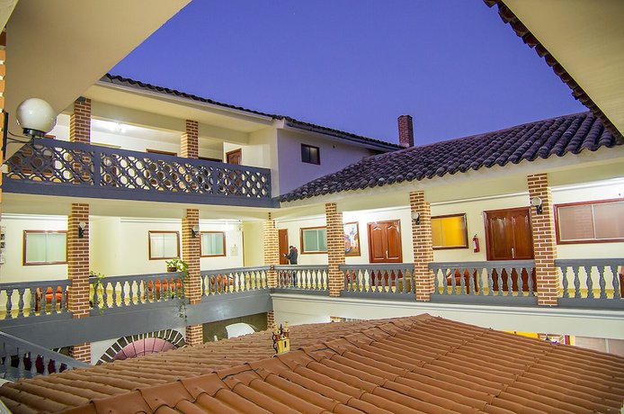 Imagen de los interiores del Hotel La Colmena, Santiago. Foto 19