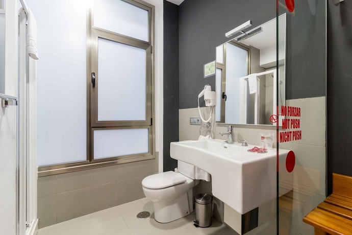 Imagen de la habitación del Hotel La Colombina. Foto 14