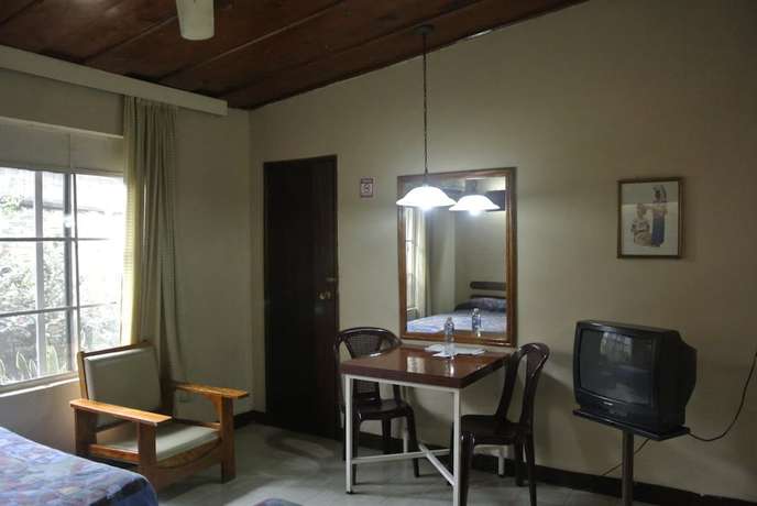 Imagen de la habitación del Hotel La Colonia, San Sebasti&aacute;n. Foto 7