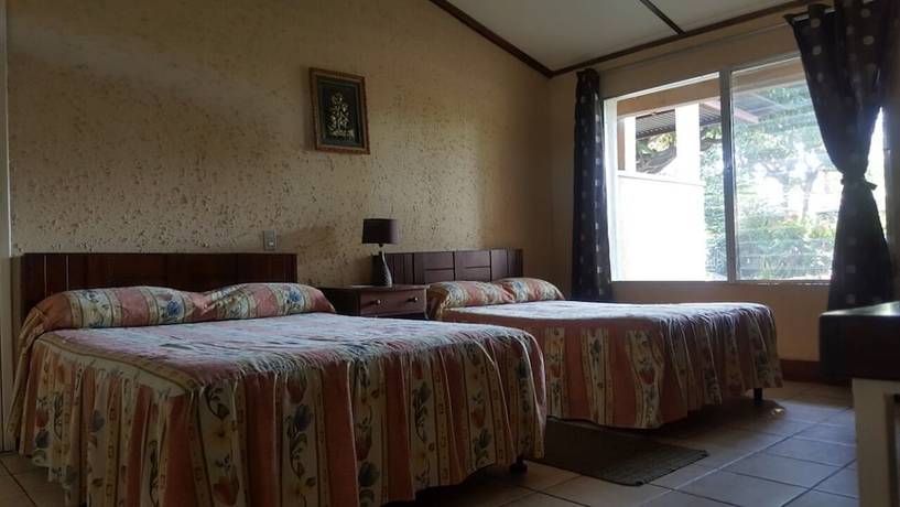 Imagen de la habitación del Hotel La Colonia, San Sebasti&aacute;n. Foto 14