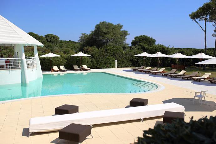 Imagen de la piscina del Hotel La Coluccia. Foto 13